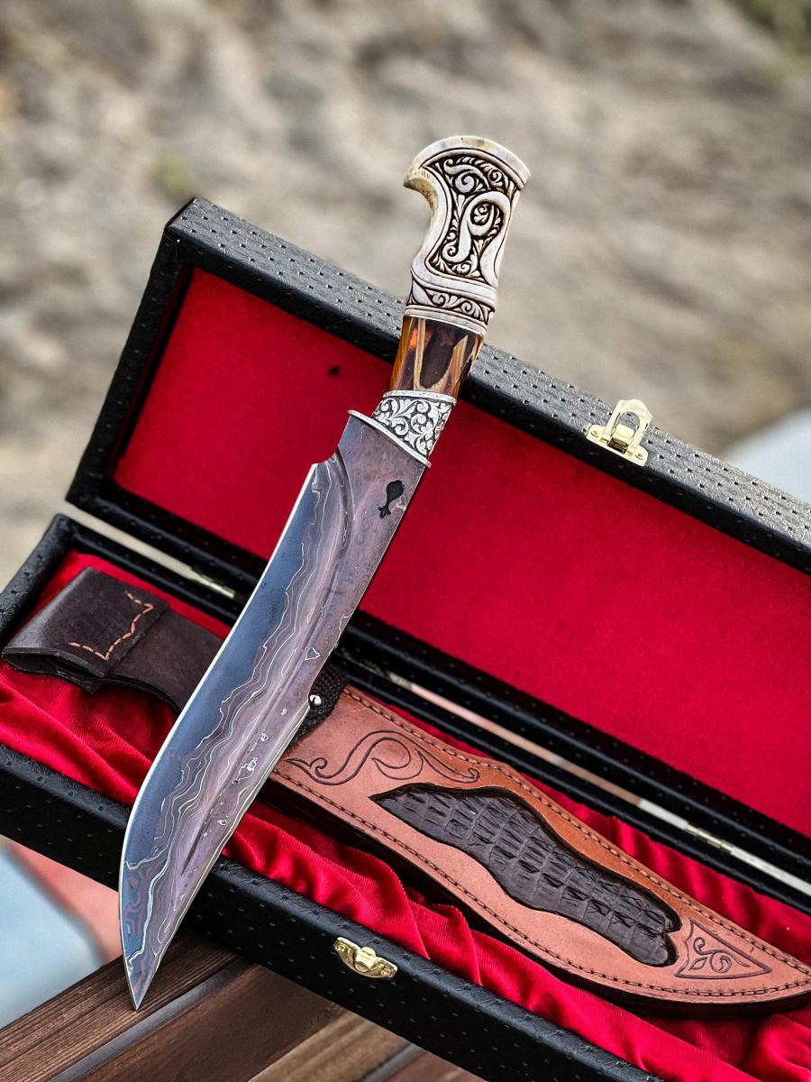 Авторский нож «Азиза» (коричневый, дамаск)