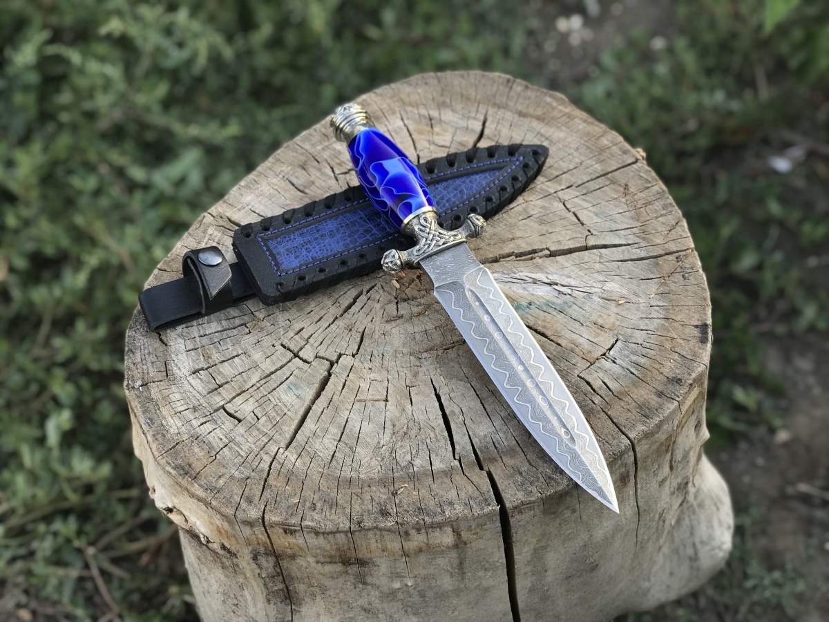 Авторский нож «Кортик» (синий, никелированный дамаск)