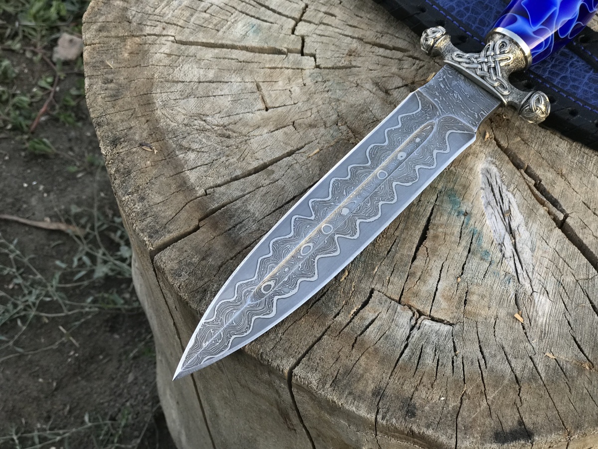 Авторский нож «Кортик» (синий, дамаск)