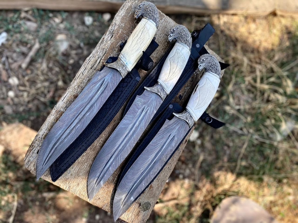 Авторский нож «Перо орла» (черный, дамасская сталь, ручная ковка в виде пера)