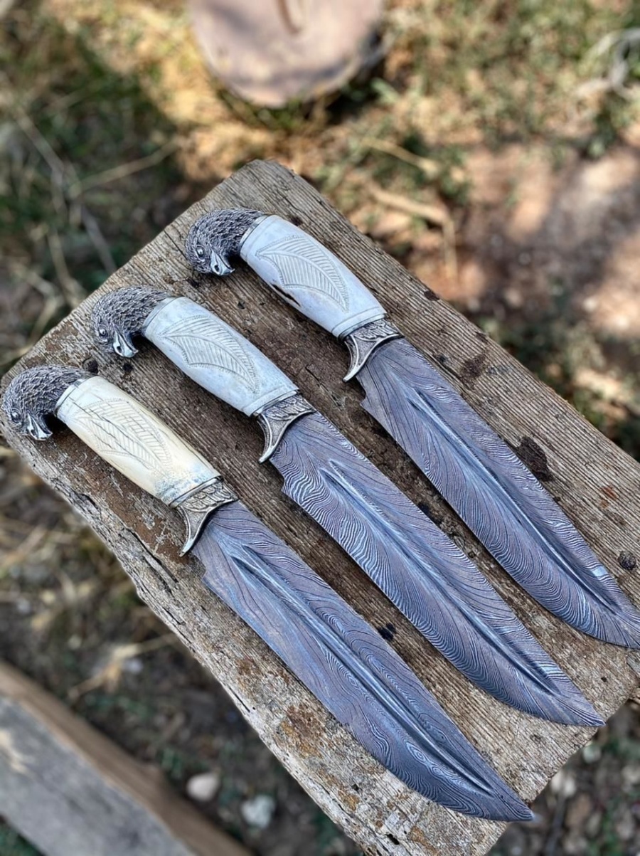 Авторский нож «Перо орла» (черный, дамасская сталь, ручная ковка в виде пера)