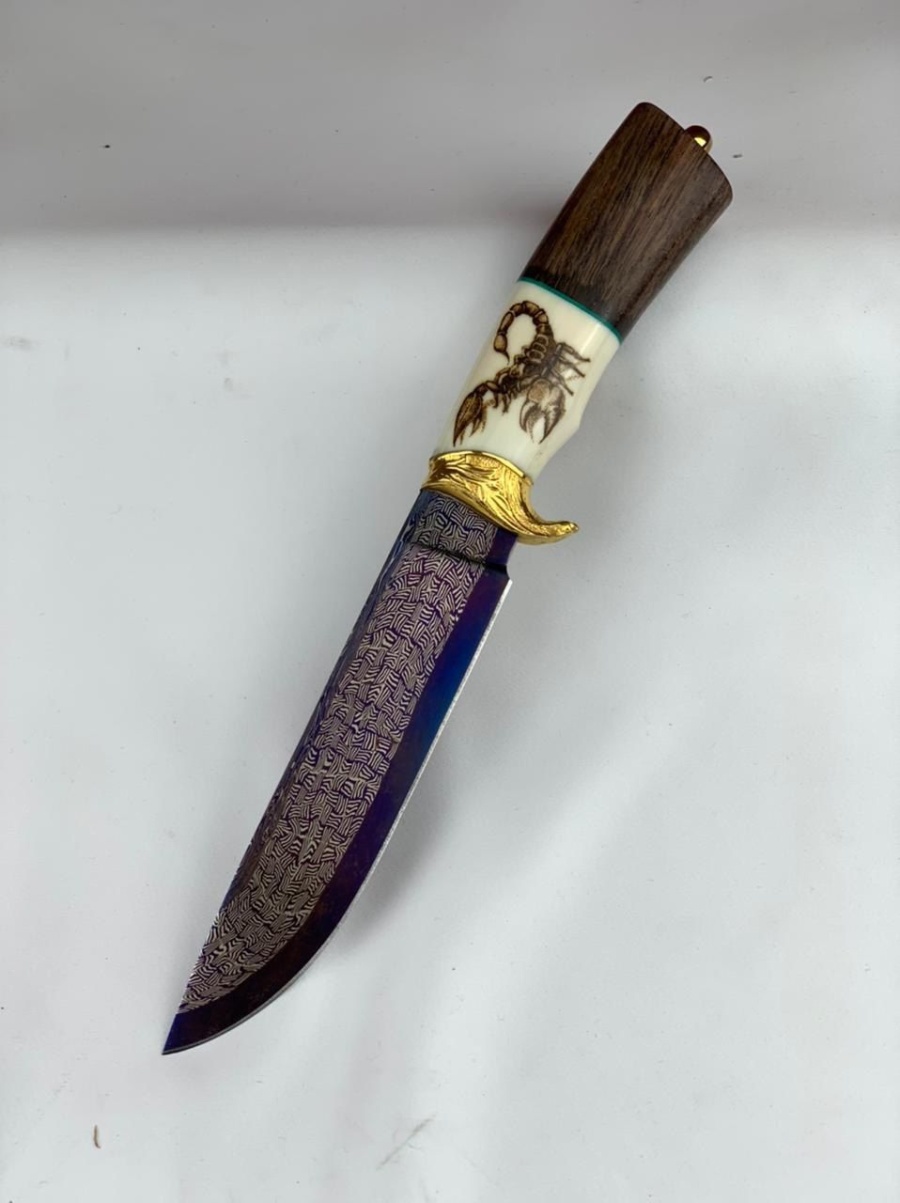 Авторский нож «Скорпион» (черный, мозаичная дамасская сталь с воронением)