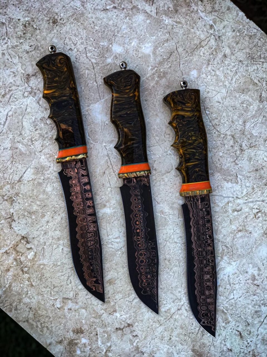 Авторский нож «Амулет» (черный, дамасская сталь)