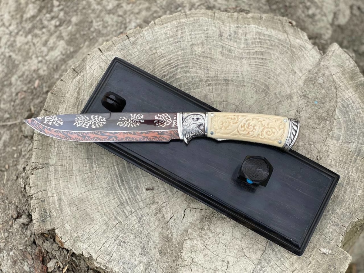 Авторский нож «Орел» (белый, дамасская сталь никелированная)