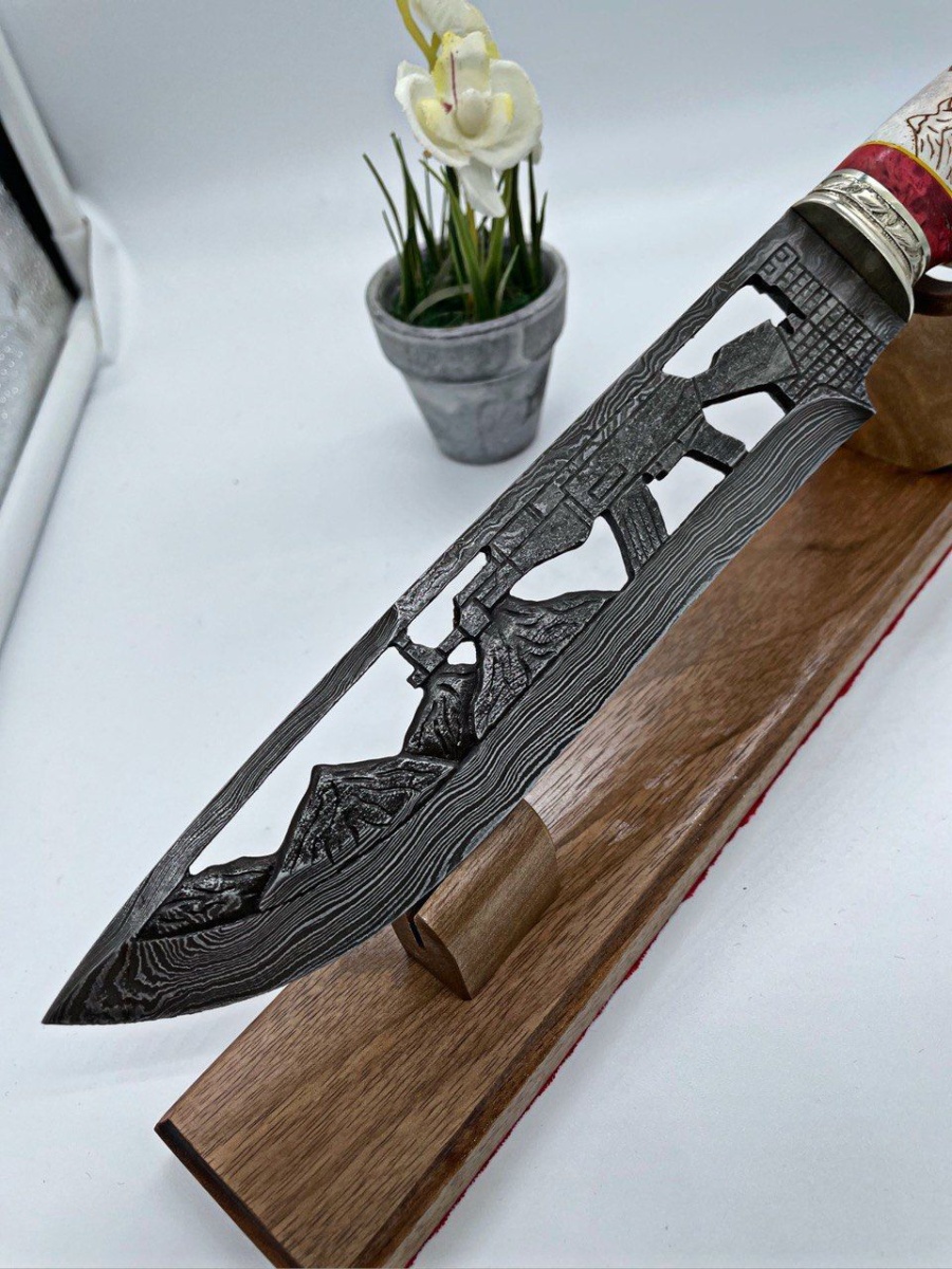 Авторский нож «Калашников» (серый, дамасская сталь с художественной резьбой)