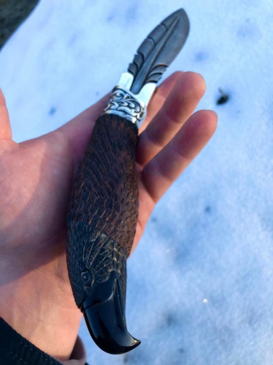 Авторский нож «Перо орла» (серый, дамасская сталь, ручная ковка в виде пера)