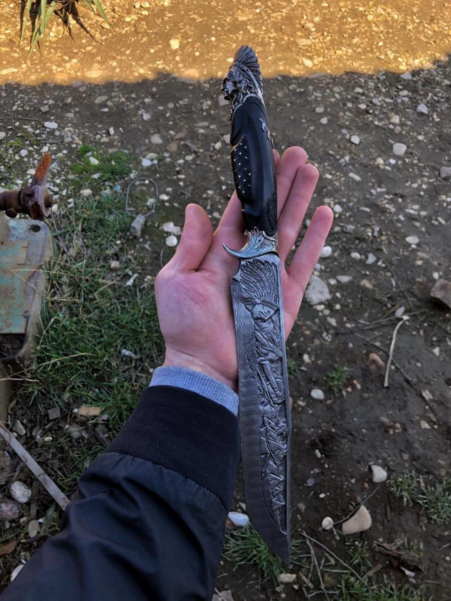 Авторский нож «Вождь» (дамасская сталь с ручной резьбой)