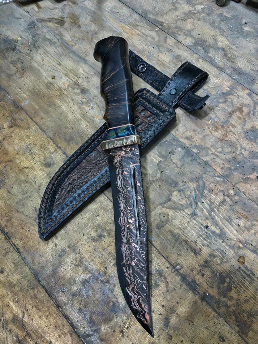 Авторский нож «Воин тьмы» (серый, никелированная дамасская сталь с меднением, режущая кромка y8)