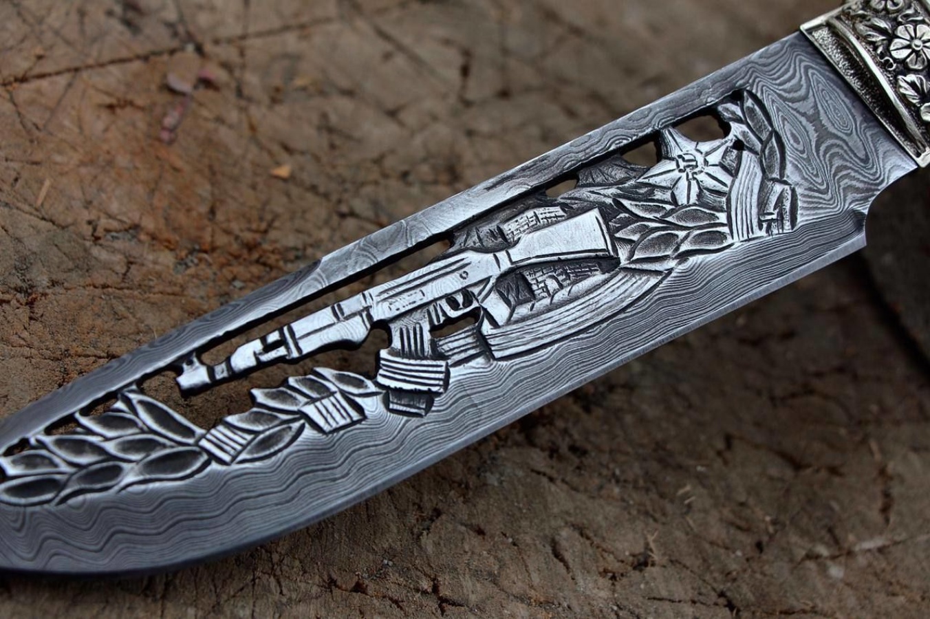 Авторский нож «23 Февраля» (черный, дамасская сталь с ручной резьбой)