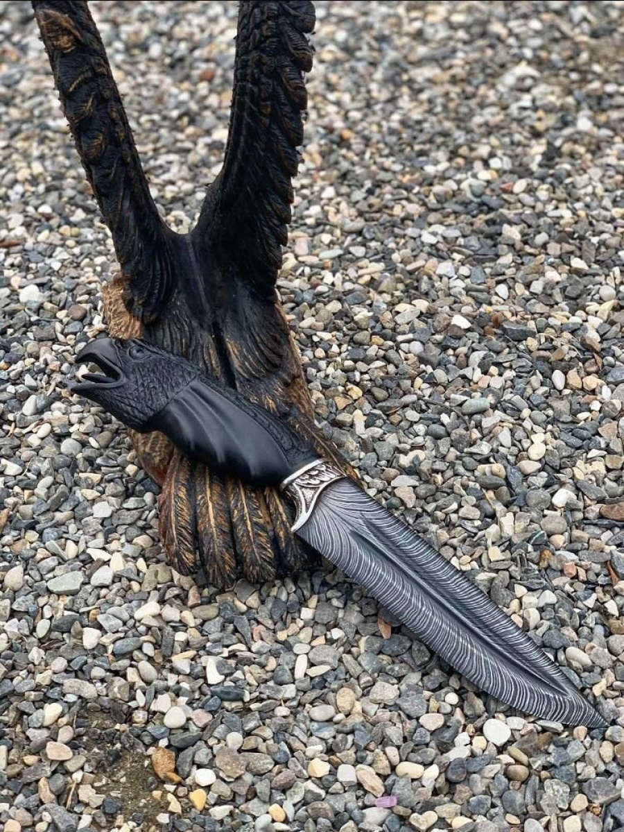 Авторский нож «Перо» (серый, дамасская сталь, ковка в виде пера)