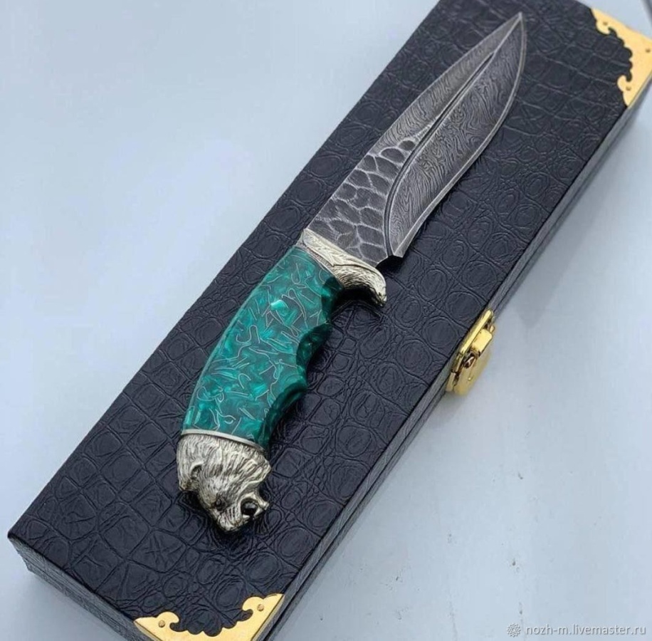 Авторский нож «Лев» (серебристый, дамасская сталь, обработка каменный век)