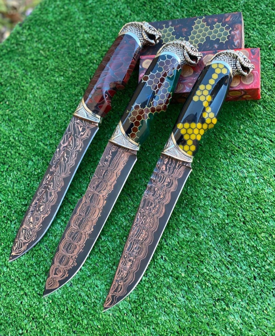 Авторский нож «Кобра» (серебристый, никелированная дамасская сталь с меднением)